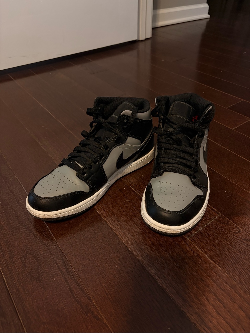Nike Men's air Jordan 1 in Black and Gray